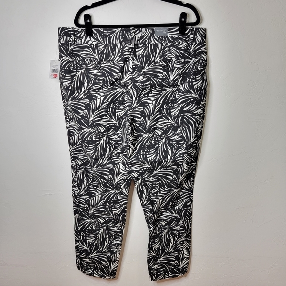 The Limited Urban Jungle Black & White Patterned Pants - Picture 2 of 9